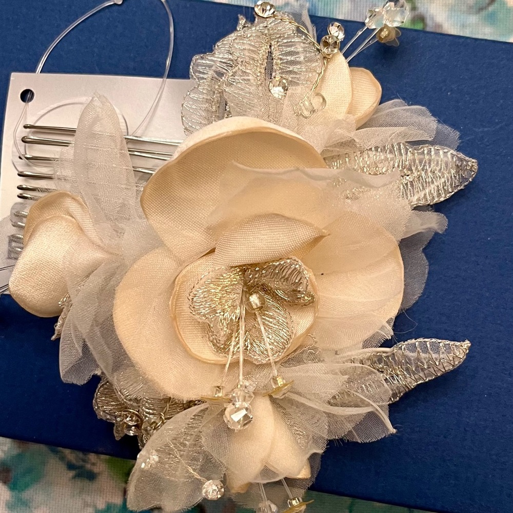 Elegant Cream & champagne Floral Hair Comb by Bel Aire Bridals- brand new w/tags